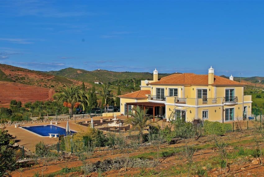 4 bedroom luxury villa with pool near Tavira Eastern Algarve (16)