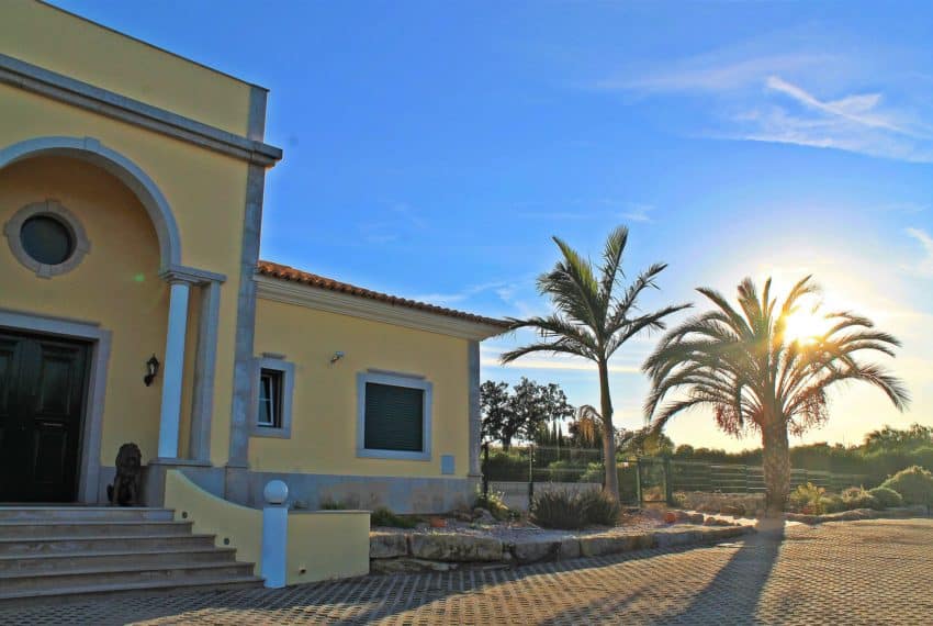 4 bedroom luxury villa with pool near Tavira Eastern Algarve (18)